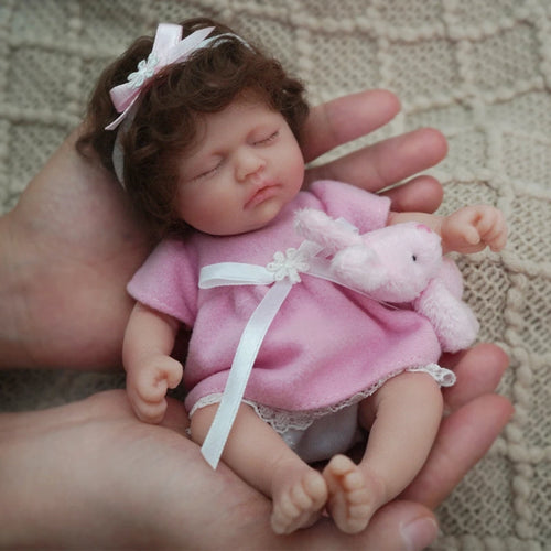 Bebê Reborn recém nascida 20cm em Silicone – Realista, Macia e com Acessórios