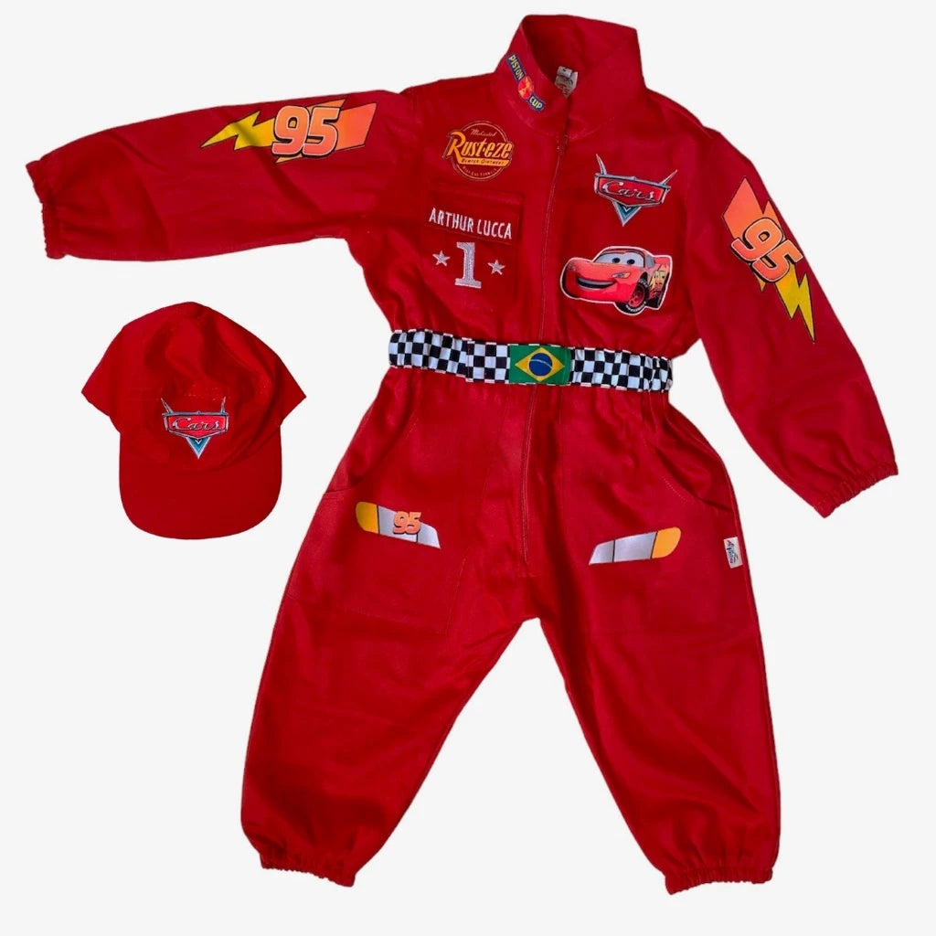 Macacão Fantasia Infantil Piloto tipo Carros McQueen Personalizada Nome e idade c/ Boné